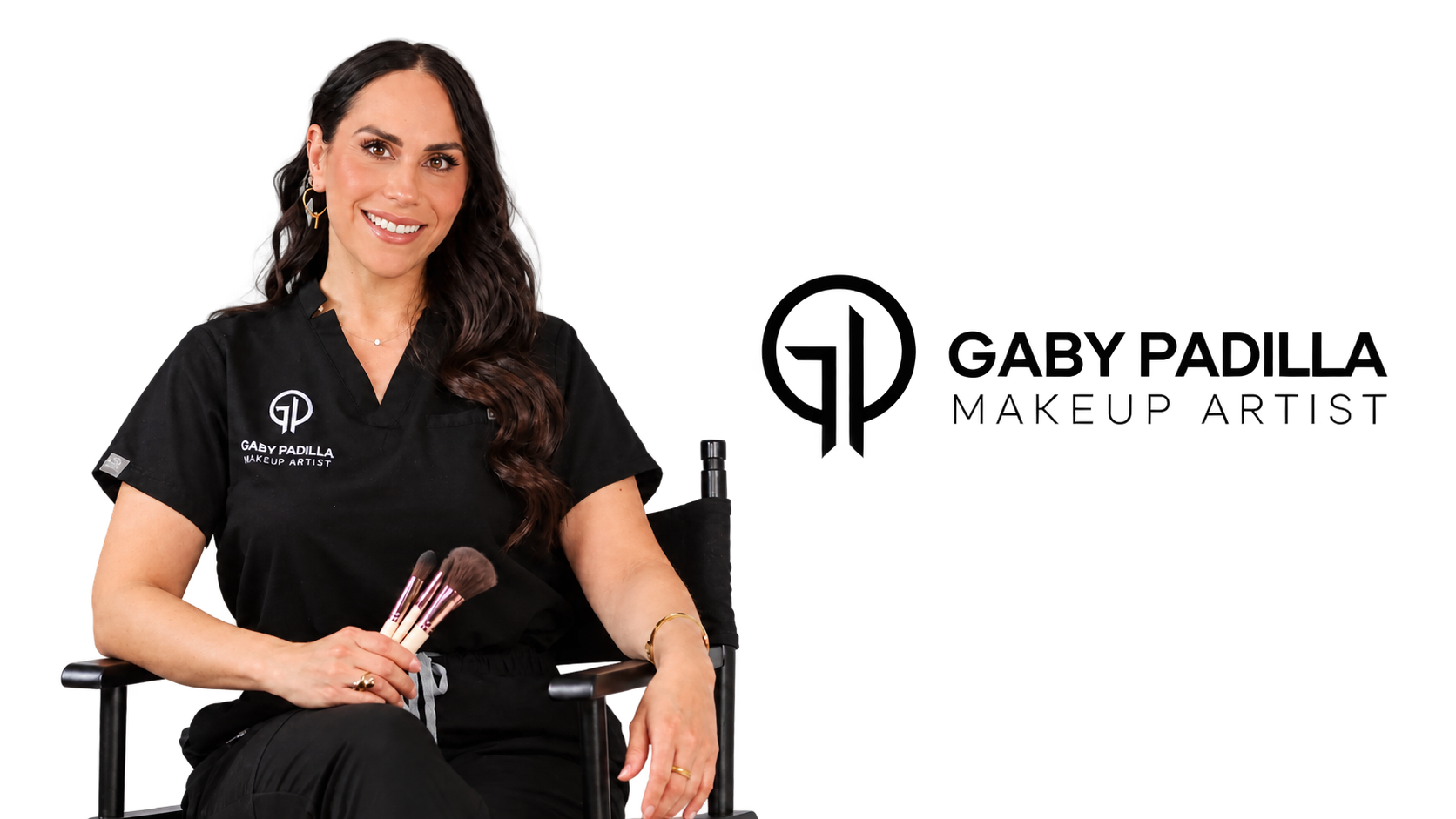 Gaby Padilla maquillista con su equipo en el estudio de Playas de Tijuana